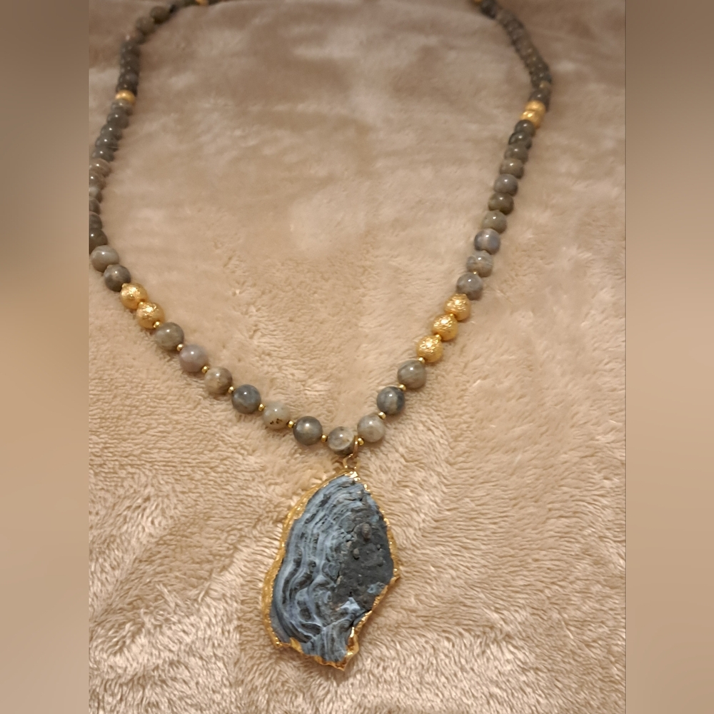 Elegant Gold and Gray Stone Necklace